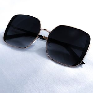 Black square sunglasses